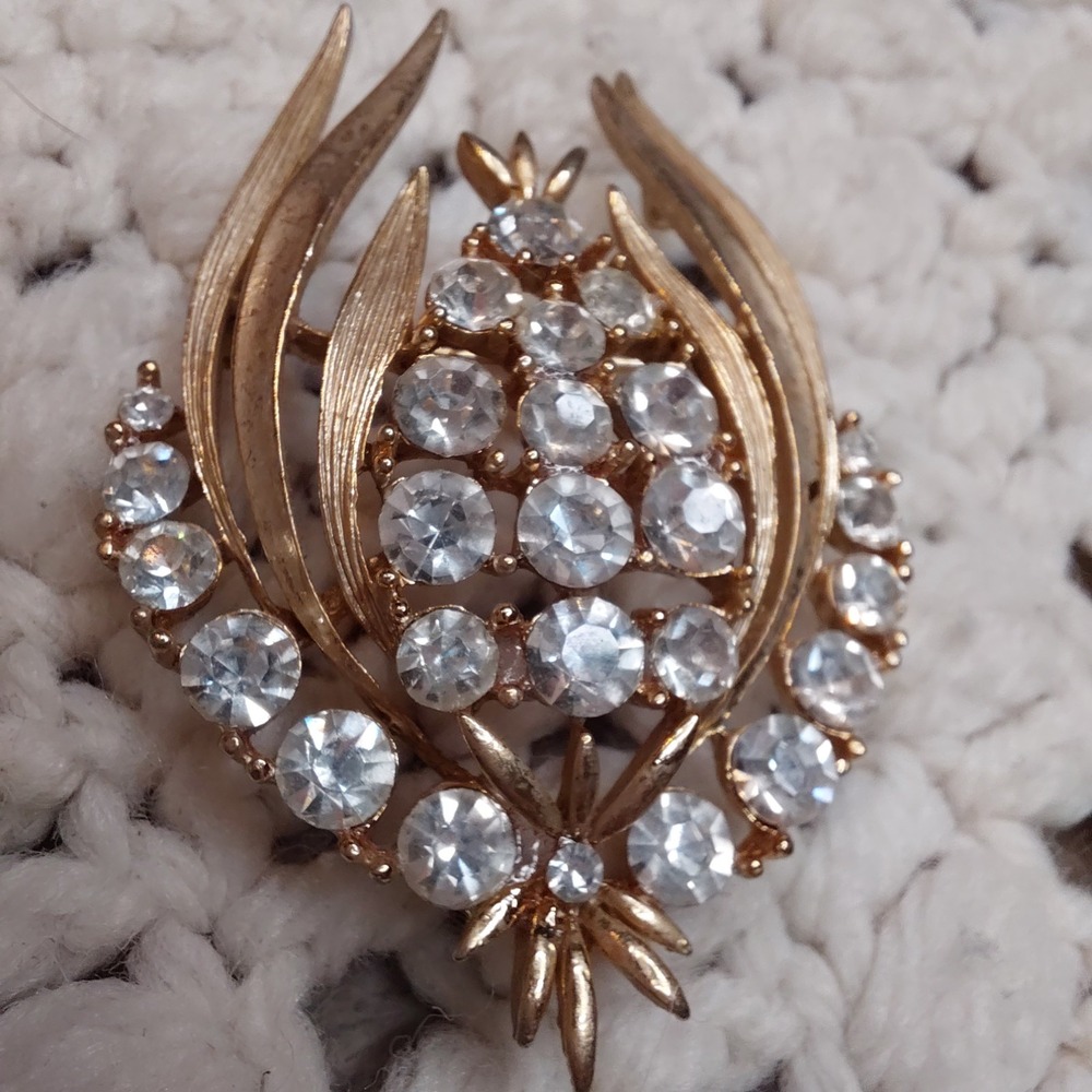 Vtg Signed Lisner Gold Tone Metal Brooch Modernist Burst Rhinestones Statement